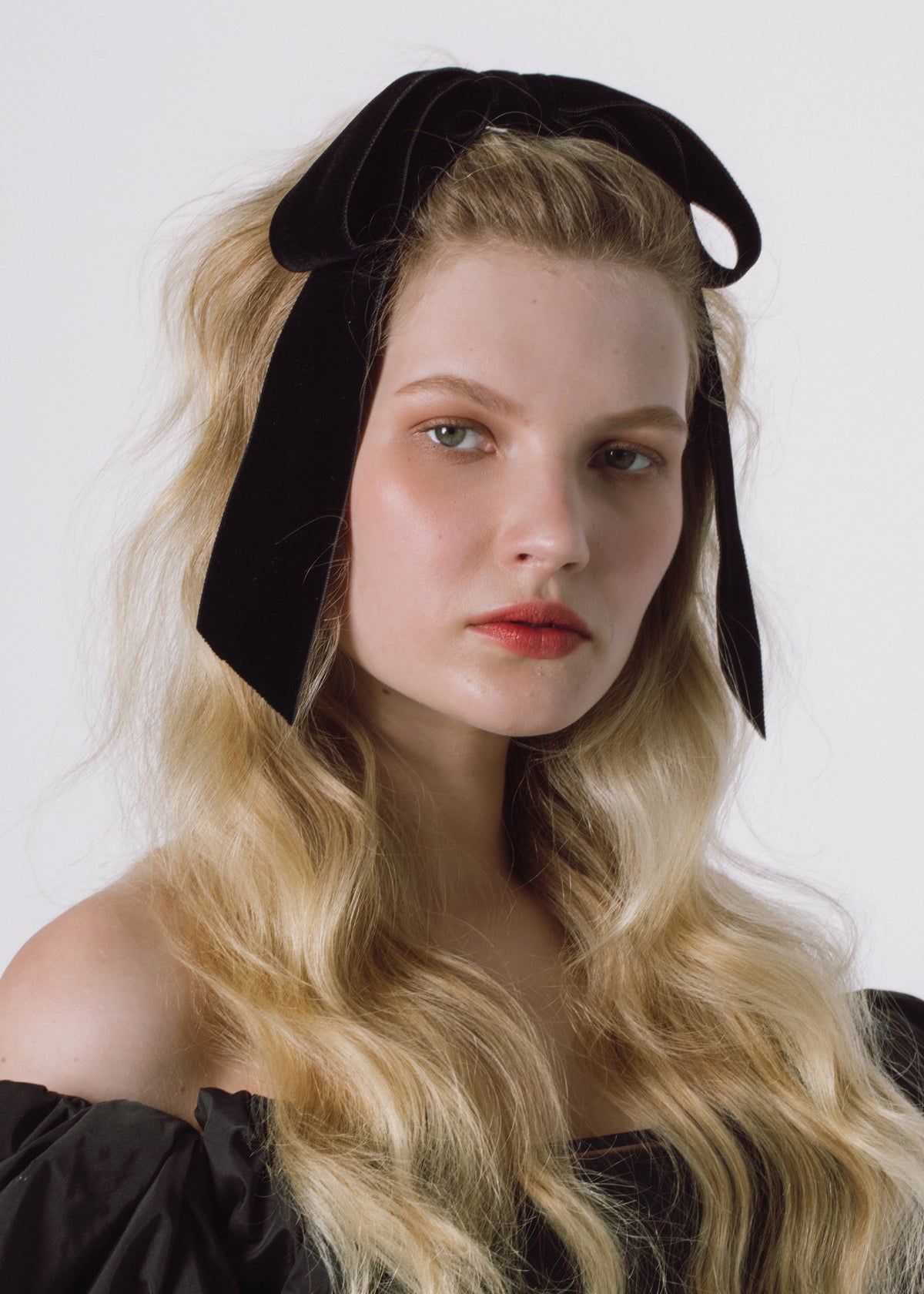 Babette Velvet Bow