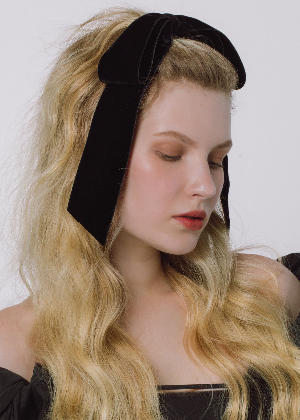 Babette Velvet Bow