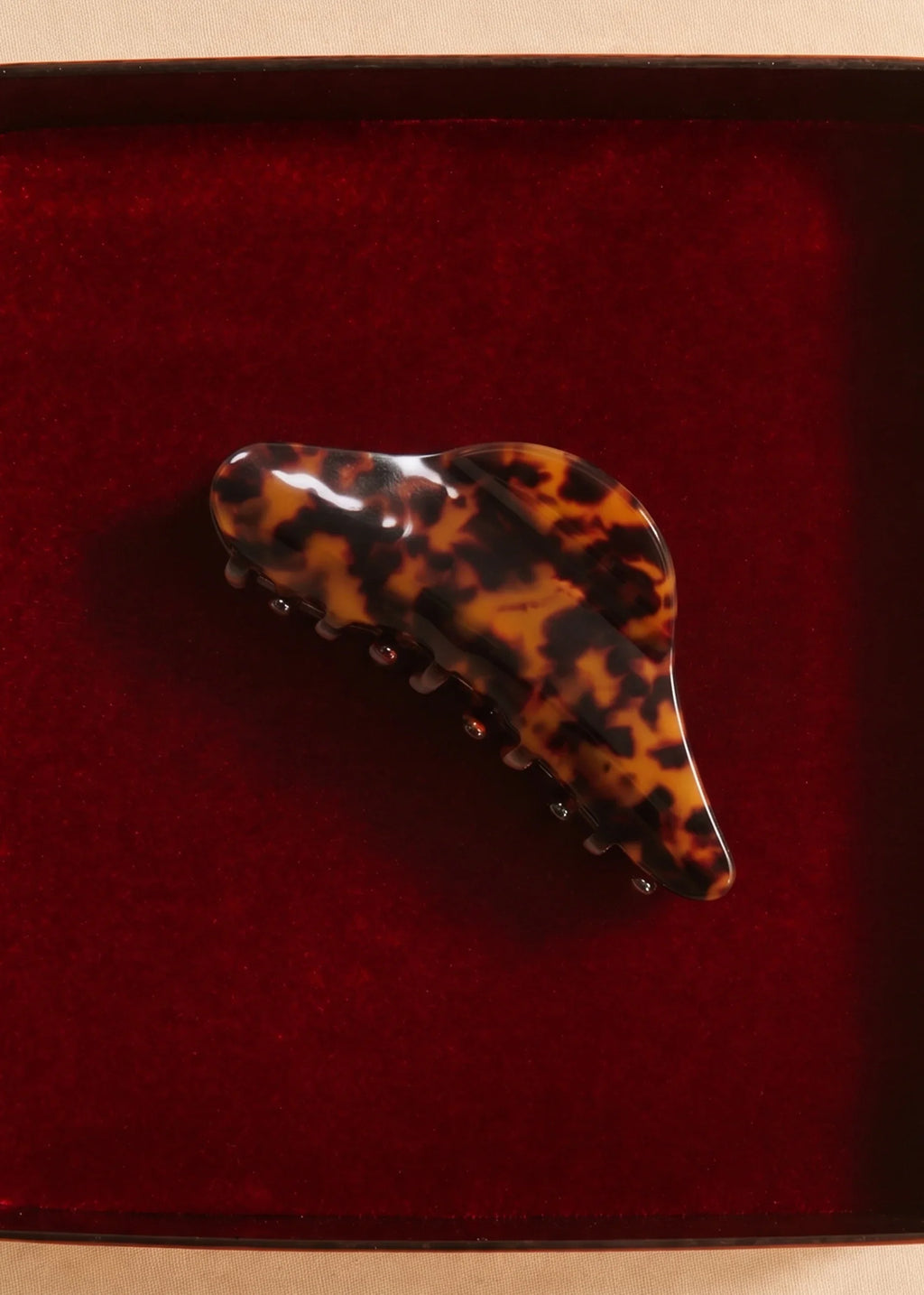 Yvette Tortoise Jaw Clip
